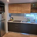 בית נופש De Luxe Mobilna Kuca Kijani, 44m2 Gračac