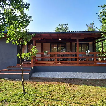 펜션 De Luxe Mobilna Kuca Kijani, 44m2