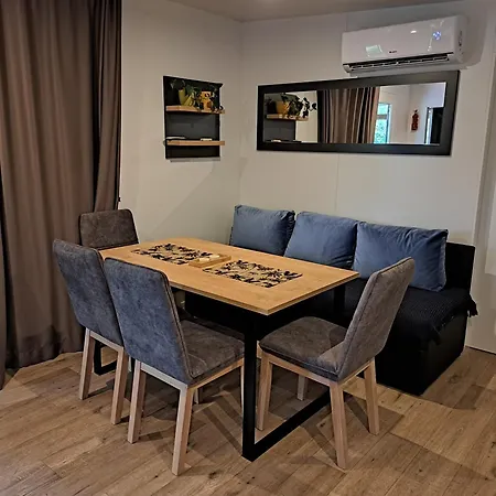 펜션 De Luxe Mobilna Kuca Kijani, 44m2 Gračac
